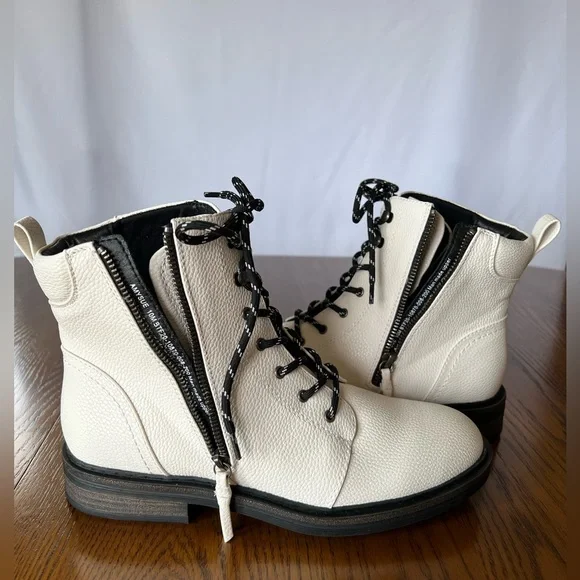 Baretraps Amysue Light Goth Combat Grunge Zip Cream White Ankle Boots Size 10 - Picture 3 of 8